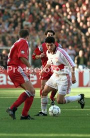 VfB Stuttgart-1.FC Kaiserslautern v.l. Martin Wagner, Krassimir Balakov, Ciriaco Sforza Foto Rudel
