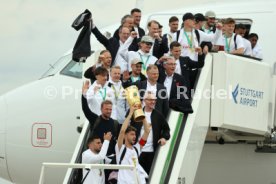25.05.25 VfB Stuttgart Ankunft Flughafen Stuttgart aus Berlin DFB-Pokal Sieg