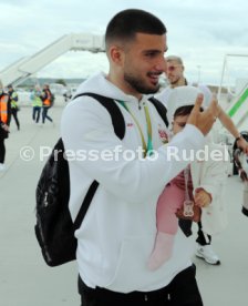 25.05.25 VfB Stuttgart Ankunft Flughafen Stuttgart aus Berlin DFB-Pokal Sieg