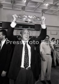 16.05.1992 VfB Stuttgart Meisterschaft Empfang Flughafen