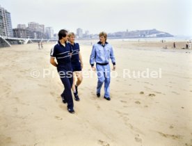 19.06.82 WM 1982 DFB Spieler am Strand