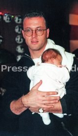 VfB Stuttgart Franz Wohlfahrt mit Tochter Gloria Foto Rudel