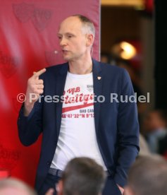 VfB Stuttgart Der dunkelrote Tisch
