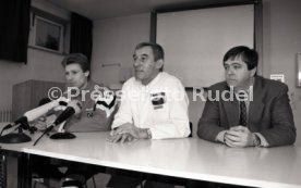 22.01.94 Pressekonferenz Oliver M&ouml;ller Hamburger SV nach Attenat in Stuttgart