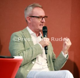 27.08.25 VfB Stuttgart Dunkelroter Tisch Spezial