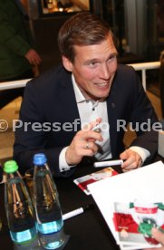 VfB Stuttgart Autogrammstunde Breuninger