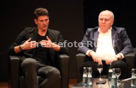 Podiumsdiskussion Stuttgart Liederhalle Wolfgang Dietrich, Mario Gomez, Uli Hoene&szlig;