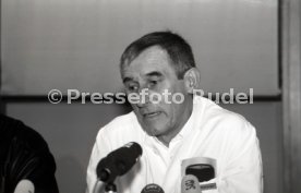 22.01.94 Pressekonferenz Oliver M&ouml;ller Hamburger SV nach Attenat in Stuttgart