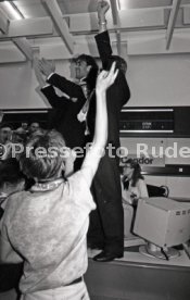 16.05.1992 VfB Stuttgart Meisterschaft Empfang Flughafen