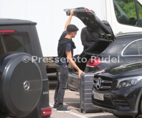 VfB Stuttgart Spieler am Parkplatz