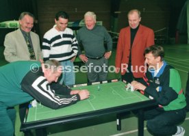 Kirchentellinsfort Tipp-Kick Turnier bei Guido Buchwald v.l. Buffy Ettmayer Hermann Ohlicher Ralf Vollmer Helmut Haller Karl-Heinz Handschuh Guido Buchwald Foto Rudel