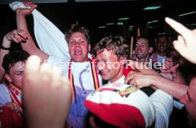 16.05.1992 VfB Stuttgart Meisterschaft Empfang Flughafen