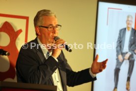 06.02.25 VfB Stuttgart Dunkelroter Tisch