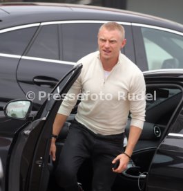 VfB Stuttgart Spieler am Parkplatz