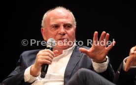 Podiumsdiskussion Stuttgart Liederhalle Wolfgang Dietrich, Mario Gomez, Uli Hoene&szlig;