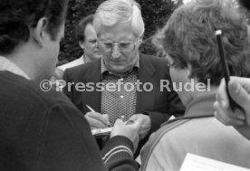 17.05.81 Ankunft DFB Nationalspieler Schlosshotel Monrepos Ludwigsburg