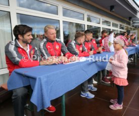 VfB Stuttgart Besuch Kindernachsorge Klinik Tannheim