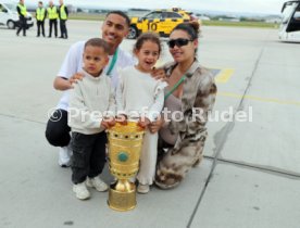 25.05.25 VfB Stuttgart Ankunft Flughafen Stuttgart aus Berlin DFB-Pokal Sieg