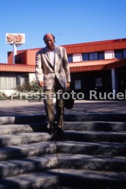 16.01.90 VfB Stuttgart PK Vorstellung Manager Hoene&szlig;