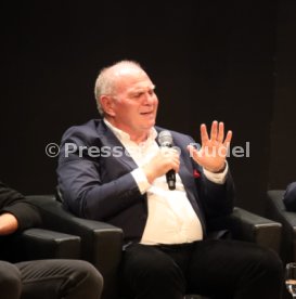 Podiumsdiskussion Stuttgart Liederhalle Wolfgang Dietrich, Mario Gomez, Uli Hoene&szlig;