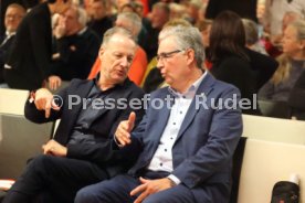 06.02.25 VfB Stuttgart Dunkelroter Tisch