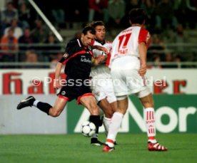 DFB-Pokal 2.Runde VfB Stuttgart-Eintracht Frankfurt 3:2 v.l. Ralf Weber, Sreto Ristic, Fredi Bobic Foto Rudel