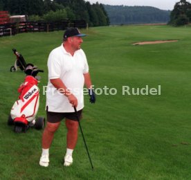 "Buffy" Ettmayer beim Golfen Foto Rudel