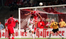 DFB-Pokal 2.Runde VfB-Hertha BSC 2:0 v.l.Dinzey Bobic Herzog TW Kiraly Foto Rudel