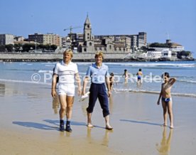 19.06.82 WM 1982 DFB Spieler am Strand