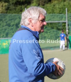 Trainer J&uuml;rgen Sundermann