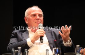 Podiumsdiskussion Stuttgart Liederhalle Wolfgang Dietrich, Mario Gomez, Uli Hoene&szlig;