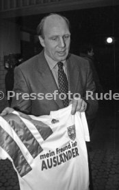 10.11.92 VfB Stuttgart Trikot Aktion mein Freund ist Ausl&auml;nder