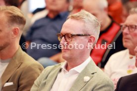 27.08.25 VfB Stuttgart Dunkelroter Tisch Spezial