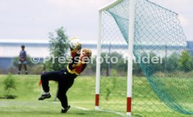 05.06.86 DFB Training Galindo