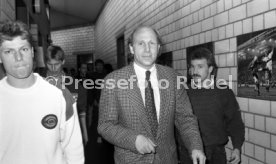 16.01.90 VfB Stuttgart PK Vorstellung Manager Hoene&szlig;