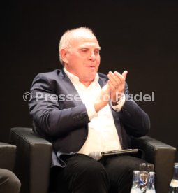 Podiumsdiskussion Stuttgart Liederhalle Wolfgang Dietrich, Mario Gomez, Uli Hoene&szlig;