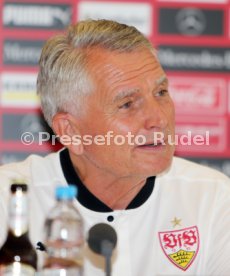 VfB Stuttgart Pressekonferenz  Wolfgang Dietrich ( VFB Pr&auml;sident).