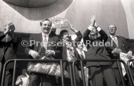 17.05.1992 VfB Stuttgart Meisterschaft Empfang im Stadion