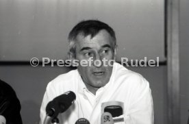 22.01.94 Pressekonferenz Oliver M&ouml;ller Hamburger SV nach Attenat in Stuttgart