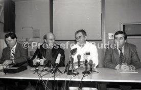 22.01.94 Pressekonferenz Oliver M&ouml;ller Hamburger SV nach Attenat in Stuttgart
