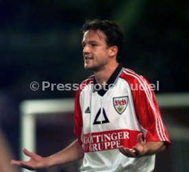 DFB-Pokal 2.Runde VfB Stuttgart-Eintracht Frankfurt 3:2  Fredi Bobic Foto Rudel