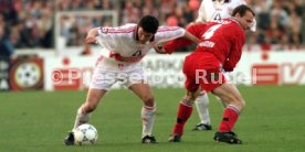VfB Stuttgart-1.FC Kaiserslautern li. Krassimir Balakov re. Axel Roos Foto Rudel