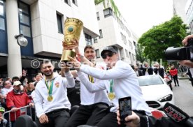 25.05.25 VfB Stuttgart Feier und Autokorso DFB-Pokal Sieg Stuttgart Schlossplatz