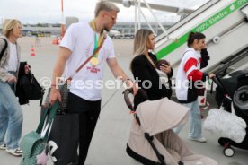 25.05.25 VfB Stuttgart Ankunft Flughafen Stuttgart aus Berlin DFB-Pokal Sieg