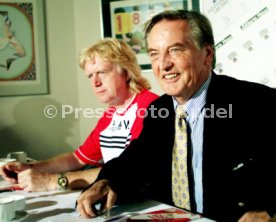 VfB Stuttgart Soccer Party li. Winfried Sch&auml;fer re. Gerhard Mayer-Vorfelder Foto Rudel
