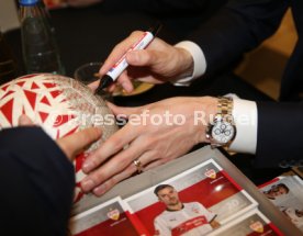 VfB Stuttgart Autogrammstunde Breuninger