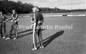 17.05.81 Ankunft DFB Nationalspieler Schlosshotel Monrepos Ludwigsburg