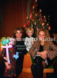 VfB Stuttgart Weihnachtsfeier mit Kinder 1998 v.l. Bibi Verlaat, Frank Verlaat, Jesper Verlaat, Cassandra Verlaat Foto Rudel