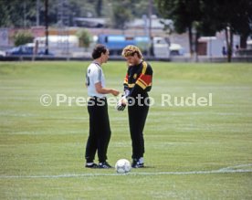 05.06.86 DFB Training Galindo