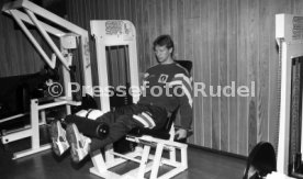 28.01.93 VfB Stuttgart Training im Kraftraum